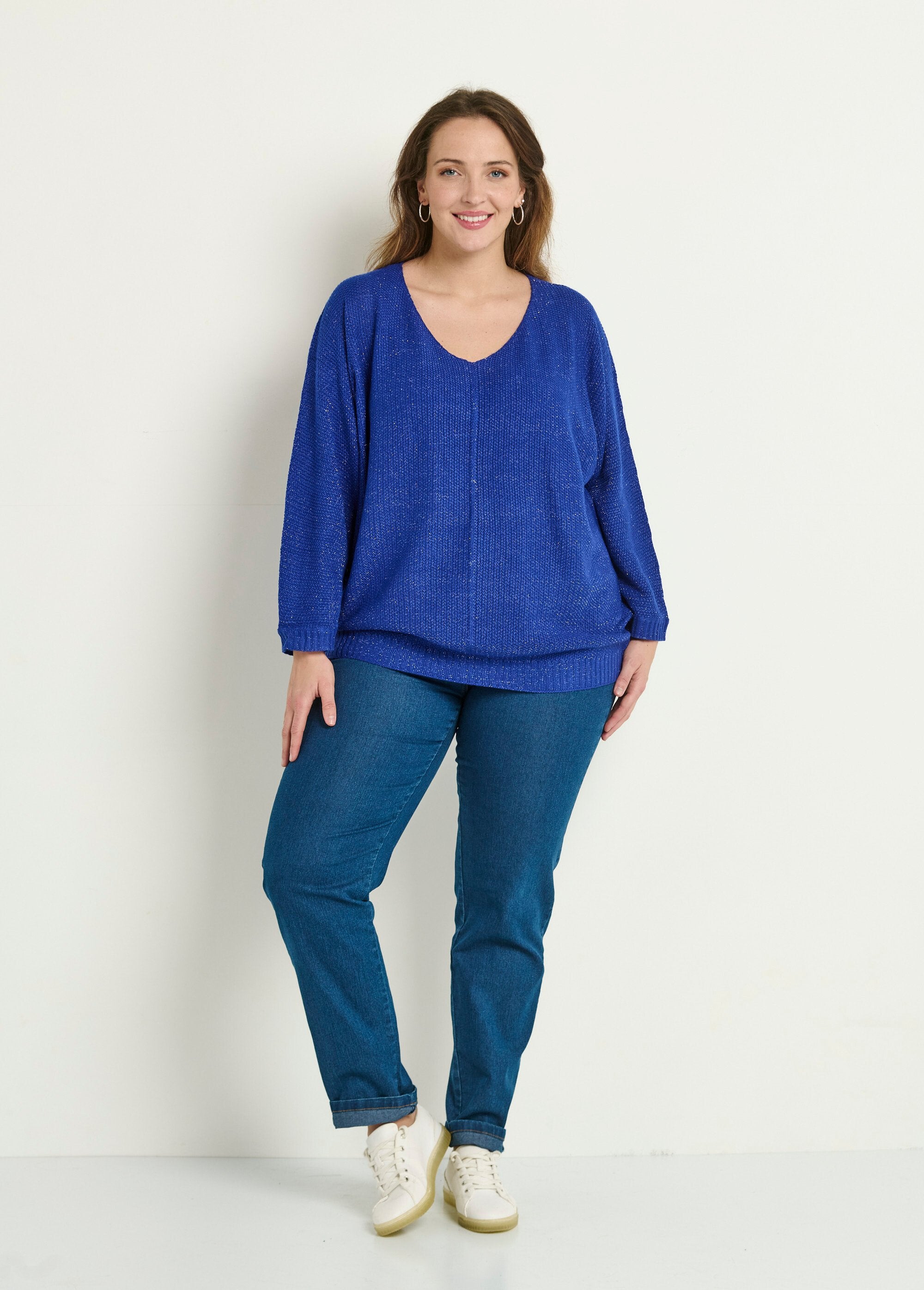 V-neck_sweater_with_metallic_fancy_knit_Blue_SF1_curvy