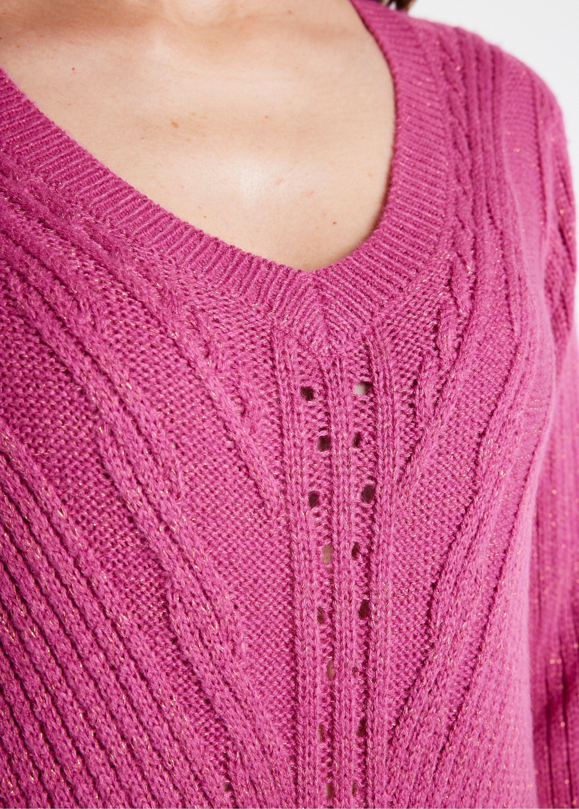 Plain_fancy_knit_V-neck_sweater_Cassis_DE1_slim