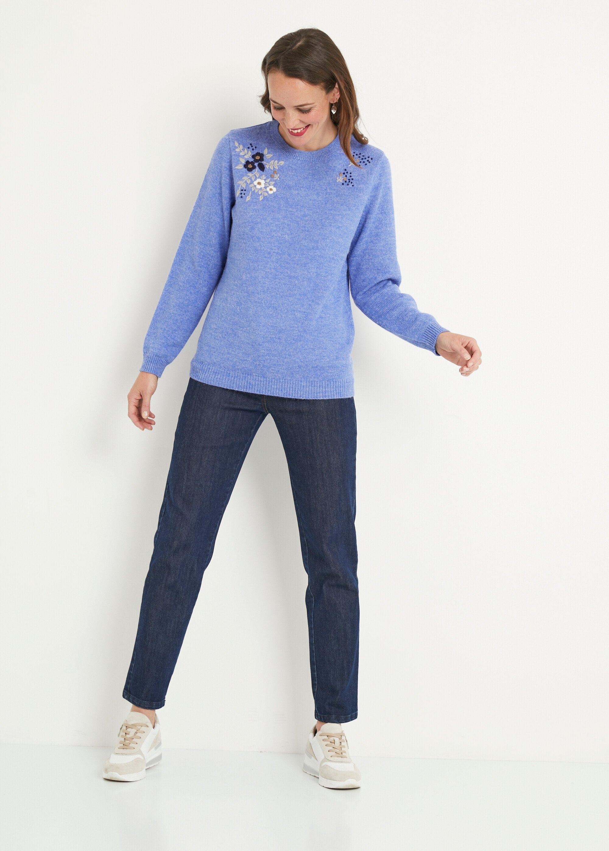 Soft_plain_embroidered_long-sleeved_round_neck_sweater_Blue_SF1_slim