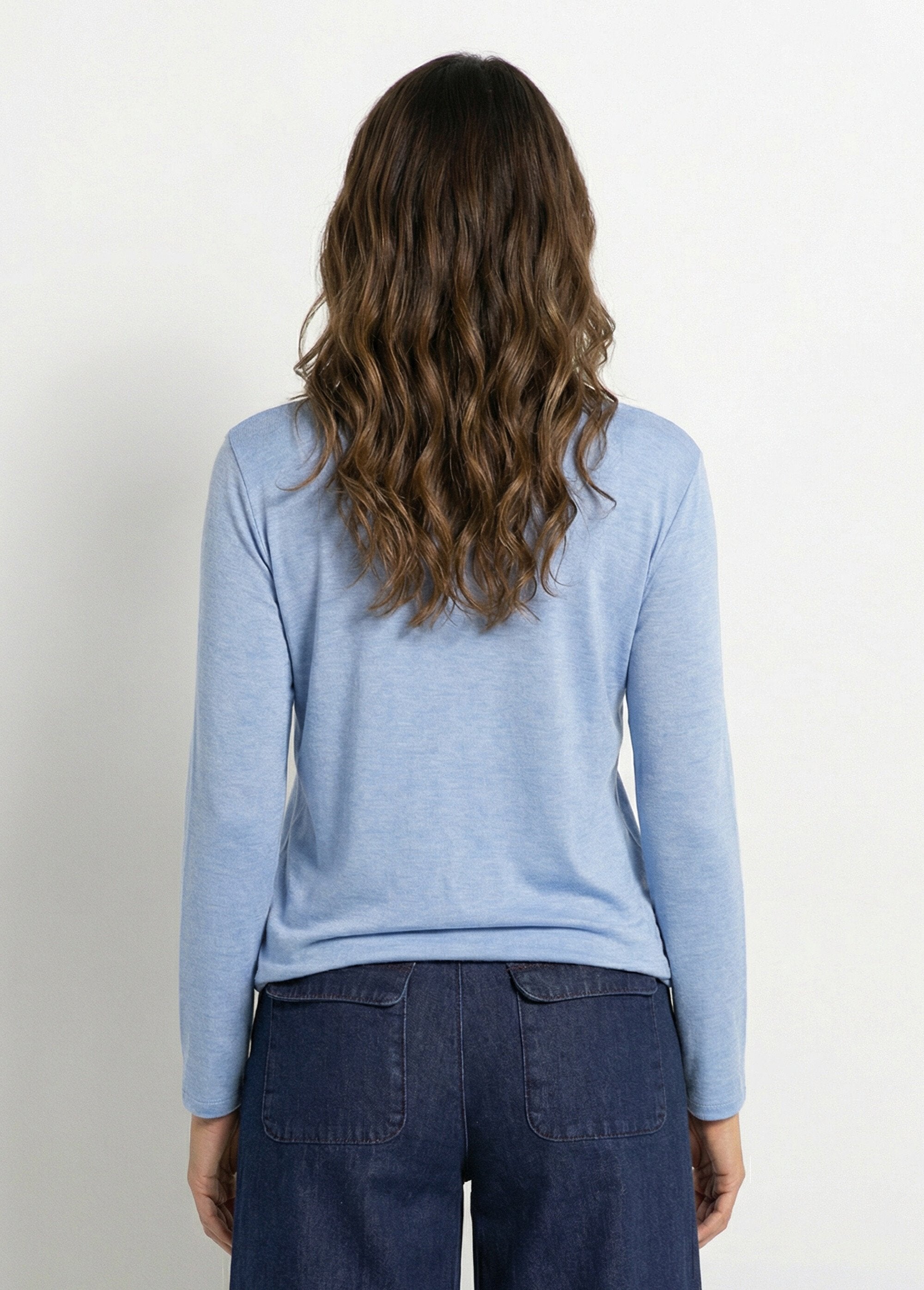 Pull_fin_avec_angora_et_laine,_col_V_Bleu_jean_DO1_slim