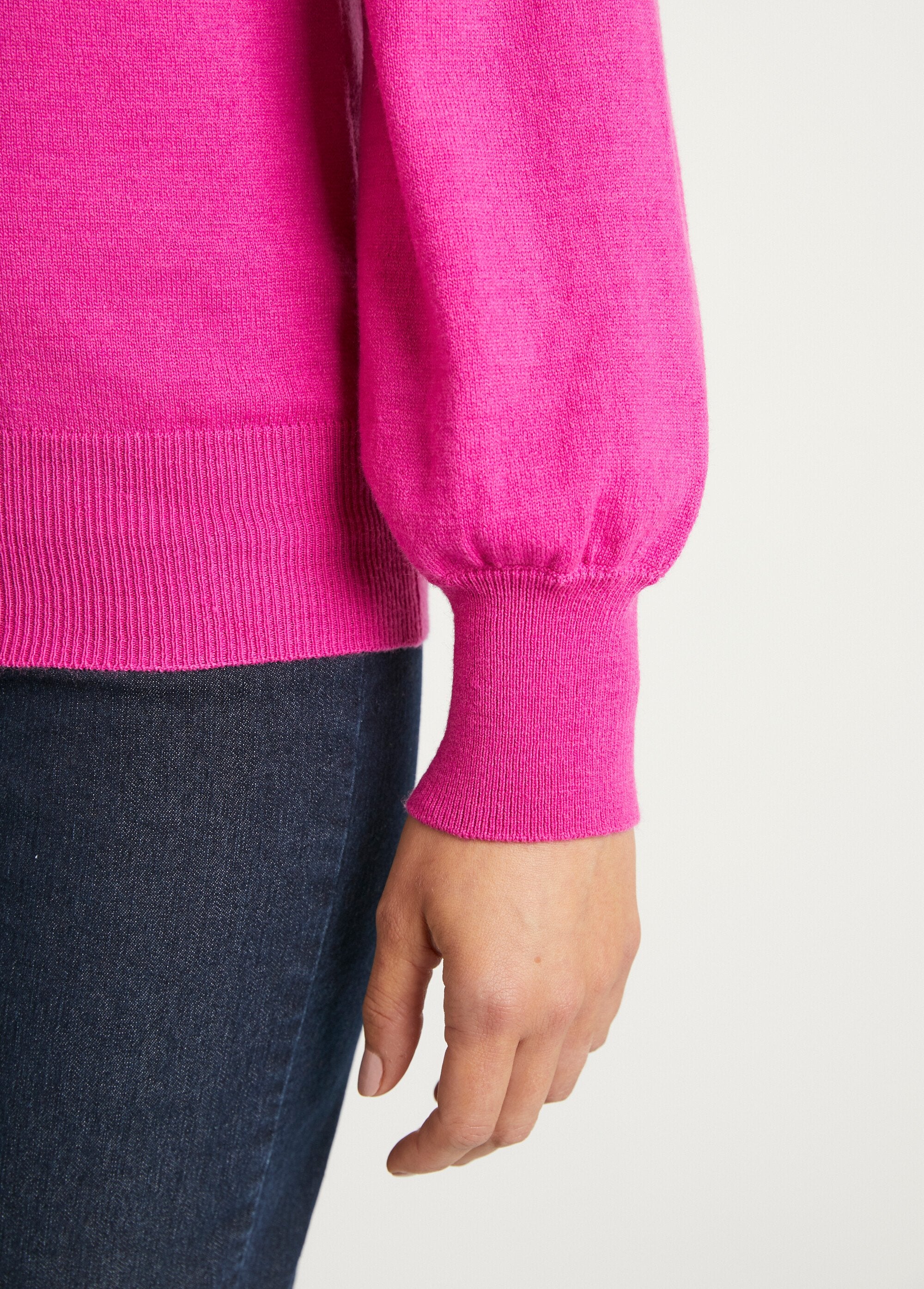 Wool-blend_fine_sweater_with_tie_collar_Fuchsia_DE2_slim