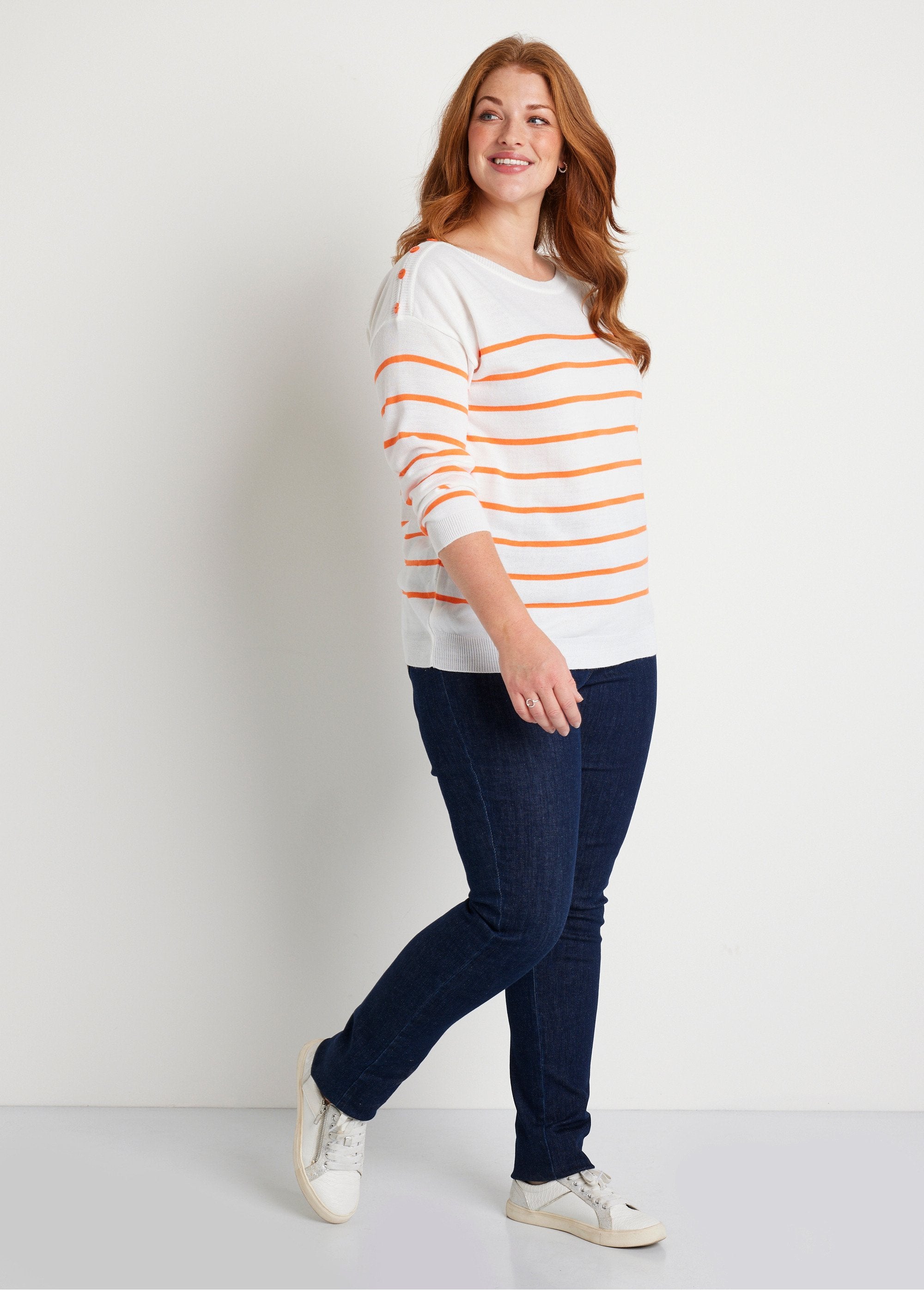 Thin_striped_sweater_White_and_orange_SF1_curvy