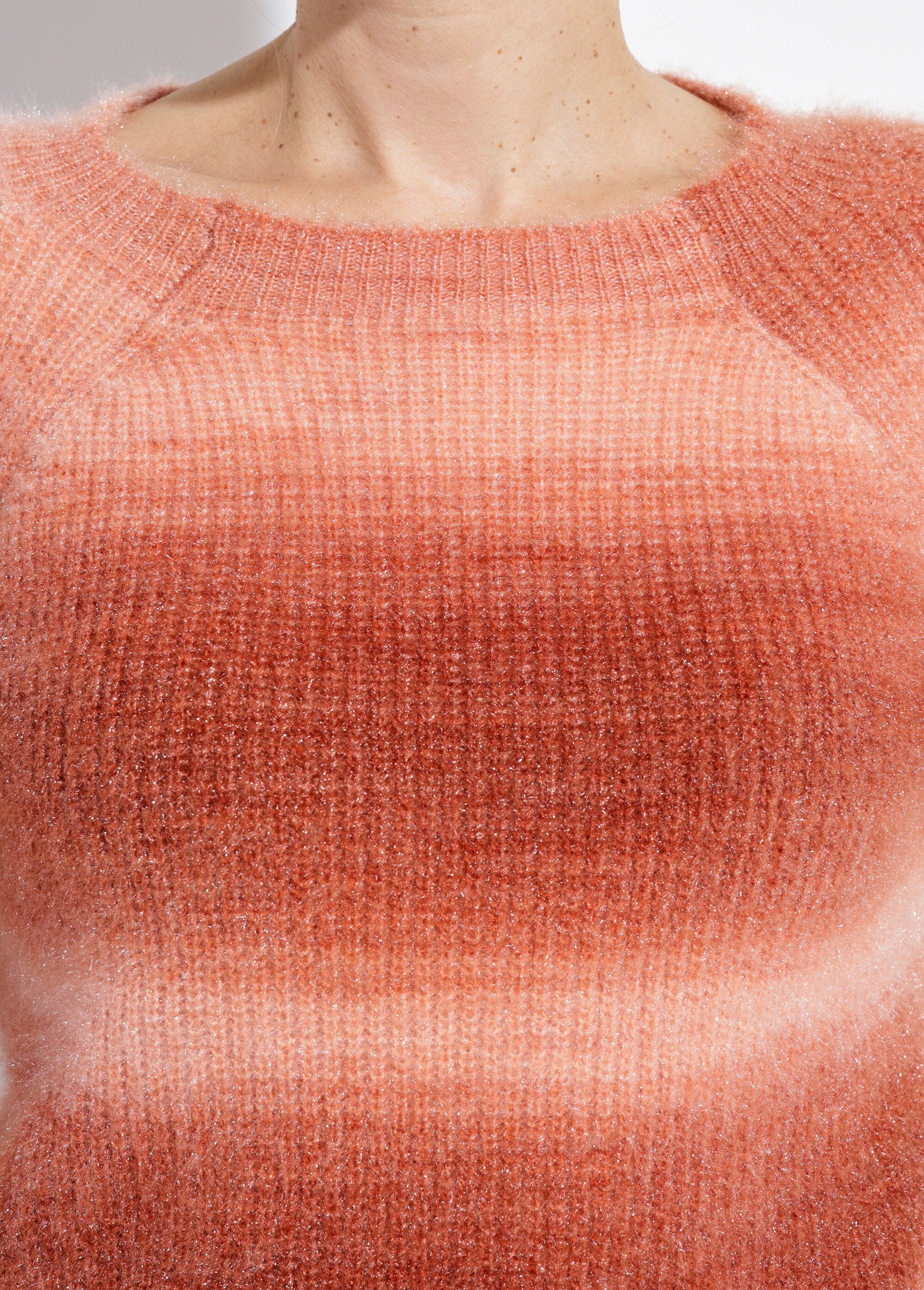 Raglan_sweater_with_a_fuzzy_knit_and_tie-dye_effect_Hazelnut_DE1_slim