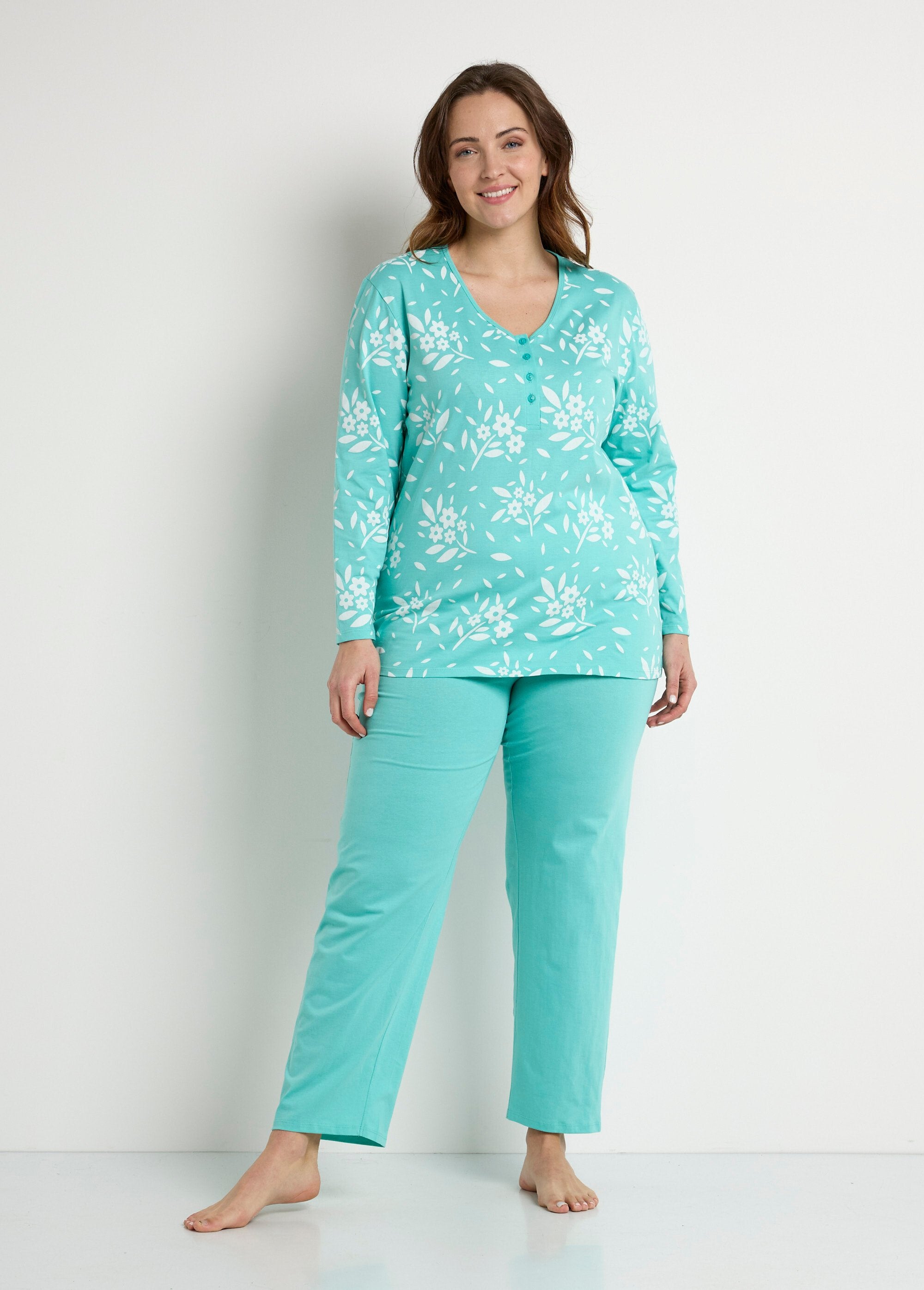 Buttoned_V-neck_cotton_long-sleeved_pajamas_Green_FA1_curvy