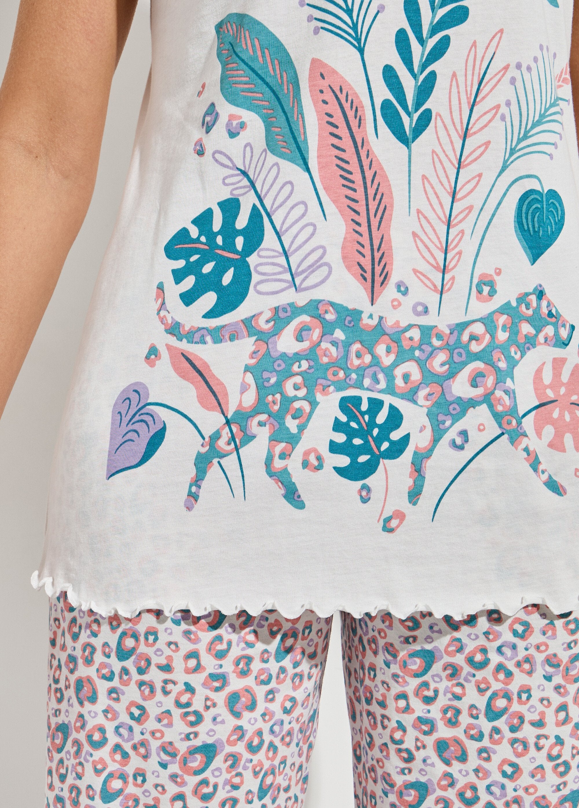 Short_cotton_pajamas_with_V-neck_and_short_sleeves_Ecru_DE1_curvy