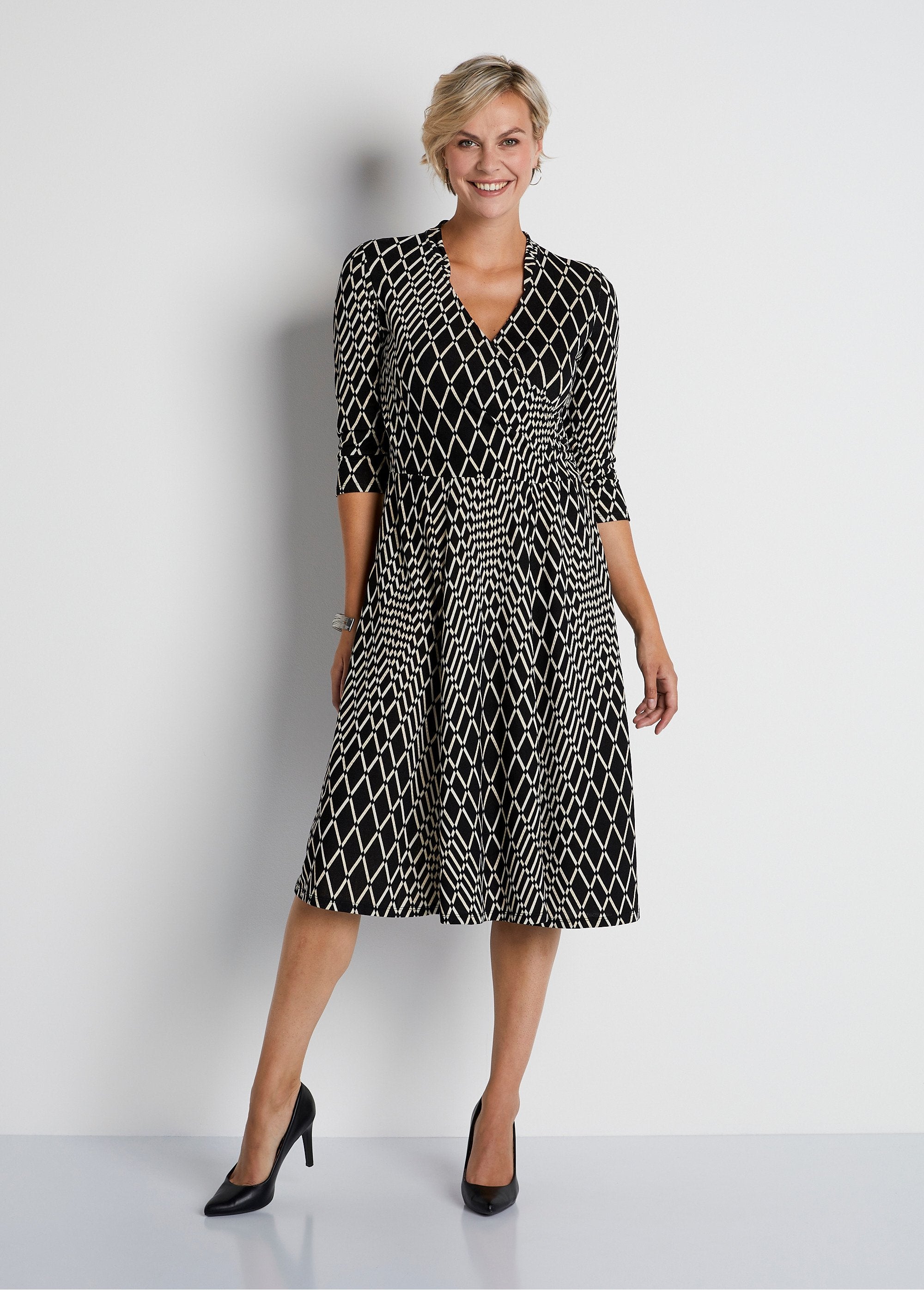 Short_wrap_dress_with_3/4_sleeves_Black_White_FA1_slim