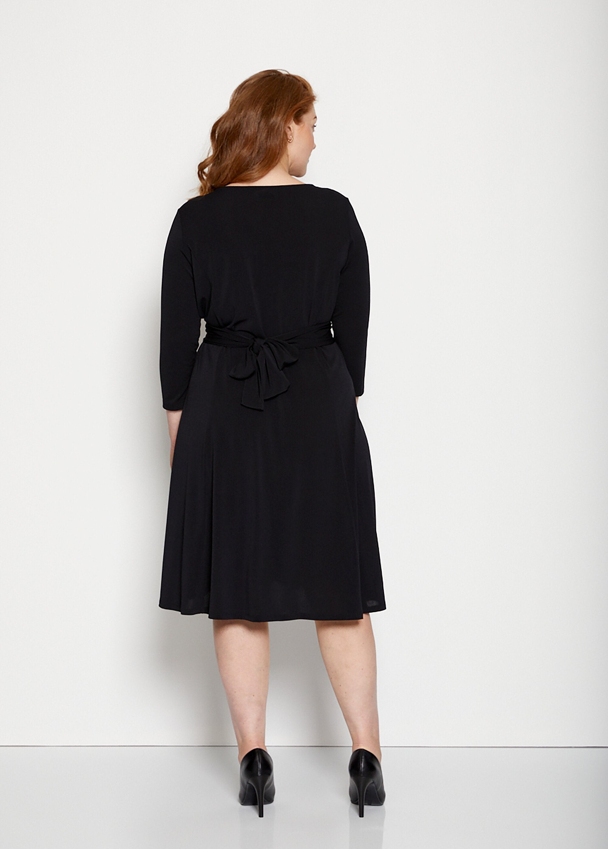 Short_knit_wrap_dress_Plain_black_DO1_curvy