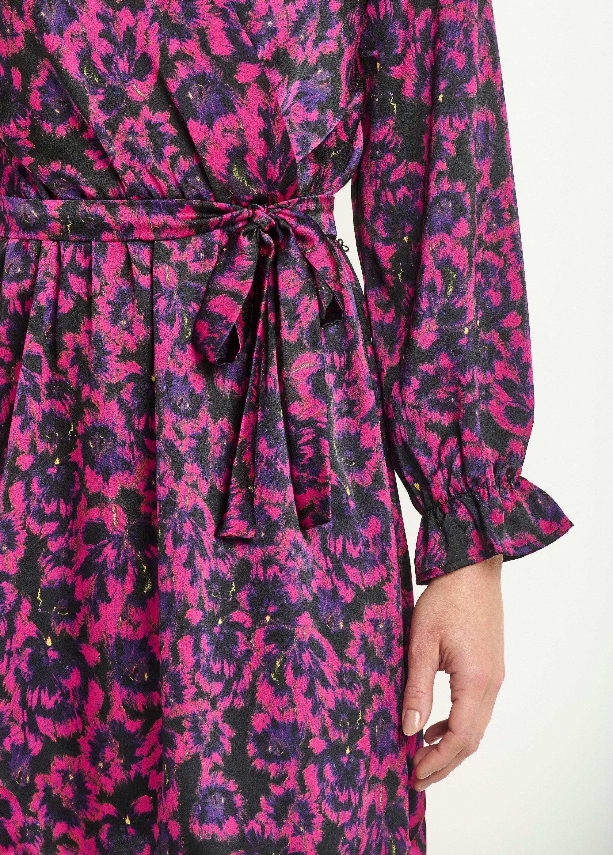 Short_satin_dress_with_floral_print_Fuchsia_print_DE2_slim