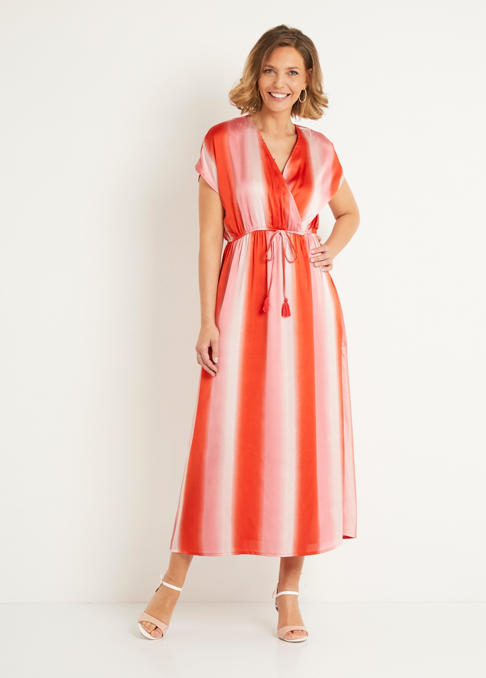 Long_striped_dress_with_tie_waist_Coral_print_FA1_slim