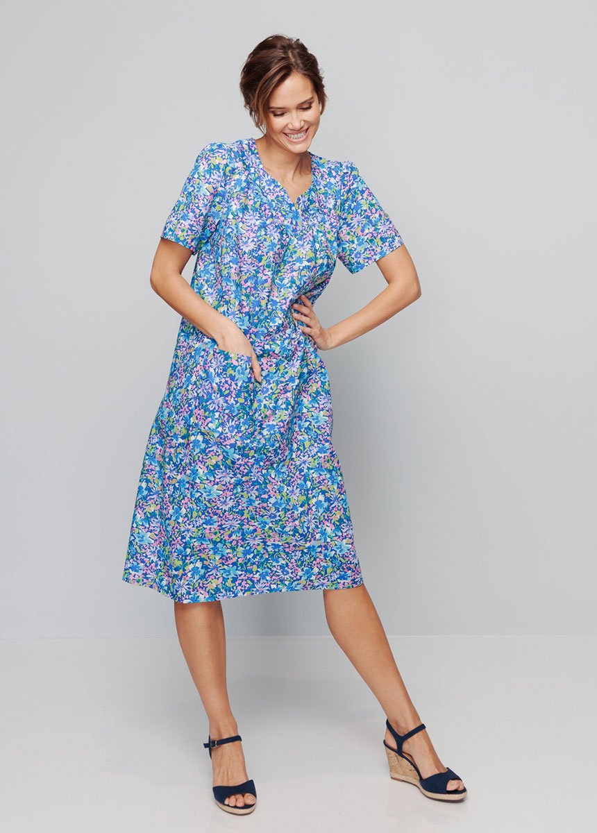 Printed_mid-length_apron_dress_Fuchsia_and_blue_FA1_slim