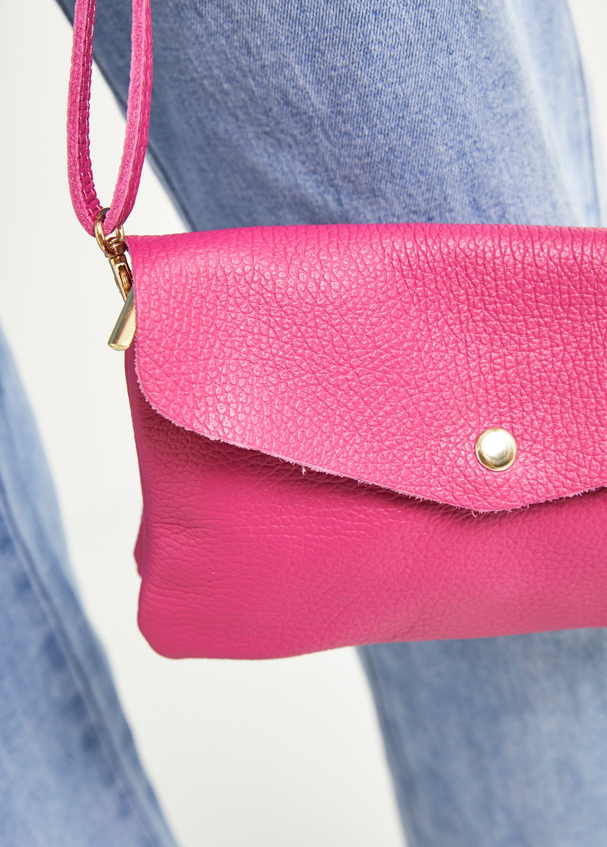 Shoulder_bag_in_grained_leather_Magenta_fuchsia_DE1_slim