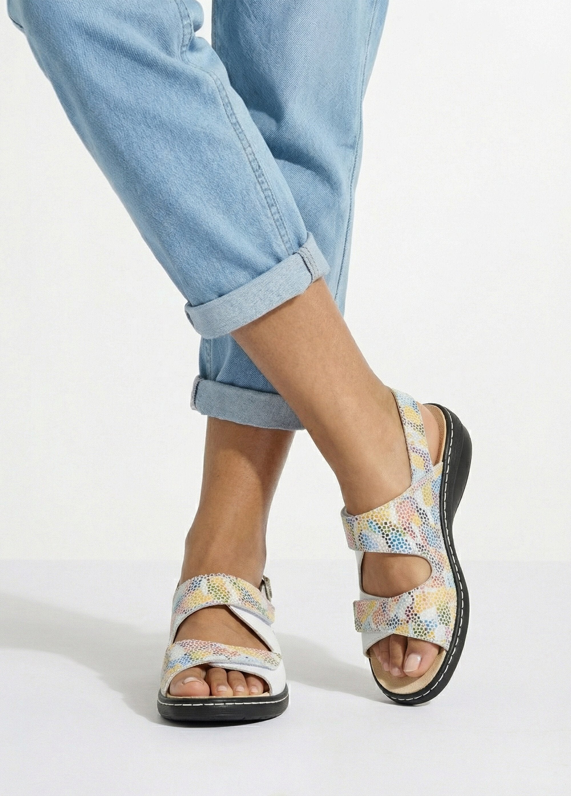 Wide_leather_sandals_Print_and_white_SF1_slim