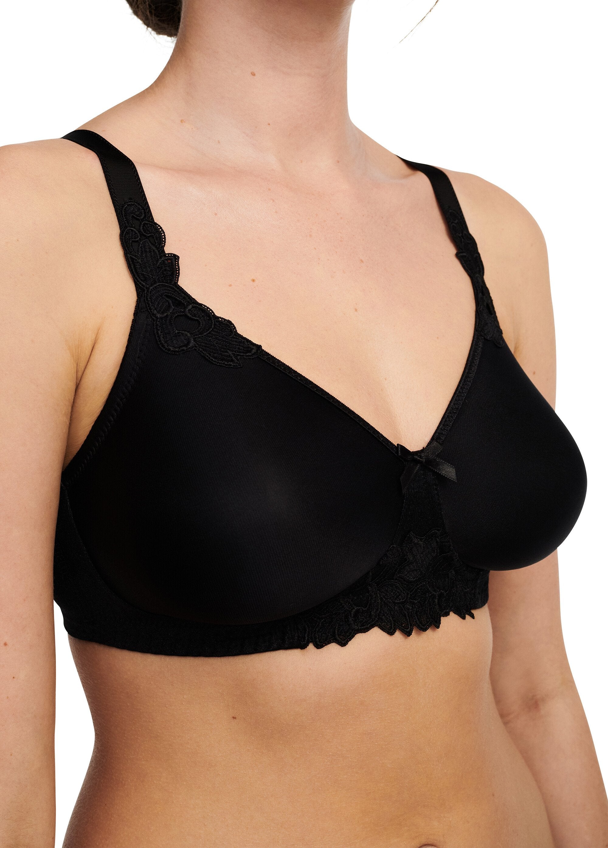 Chantelle®_-_Supportive_underwired_bra_Black_DR1_slim