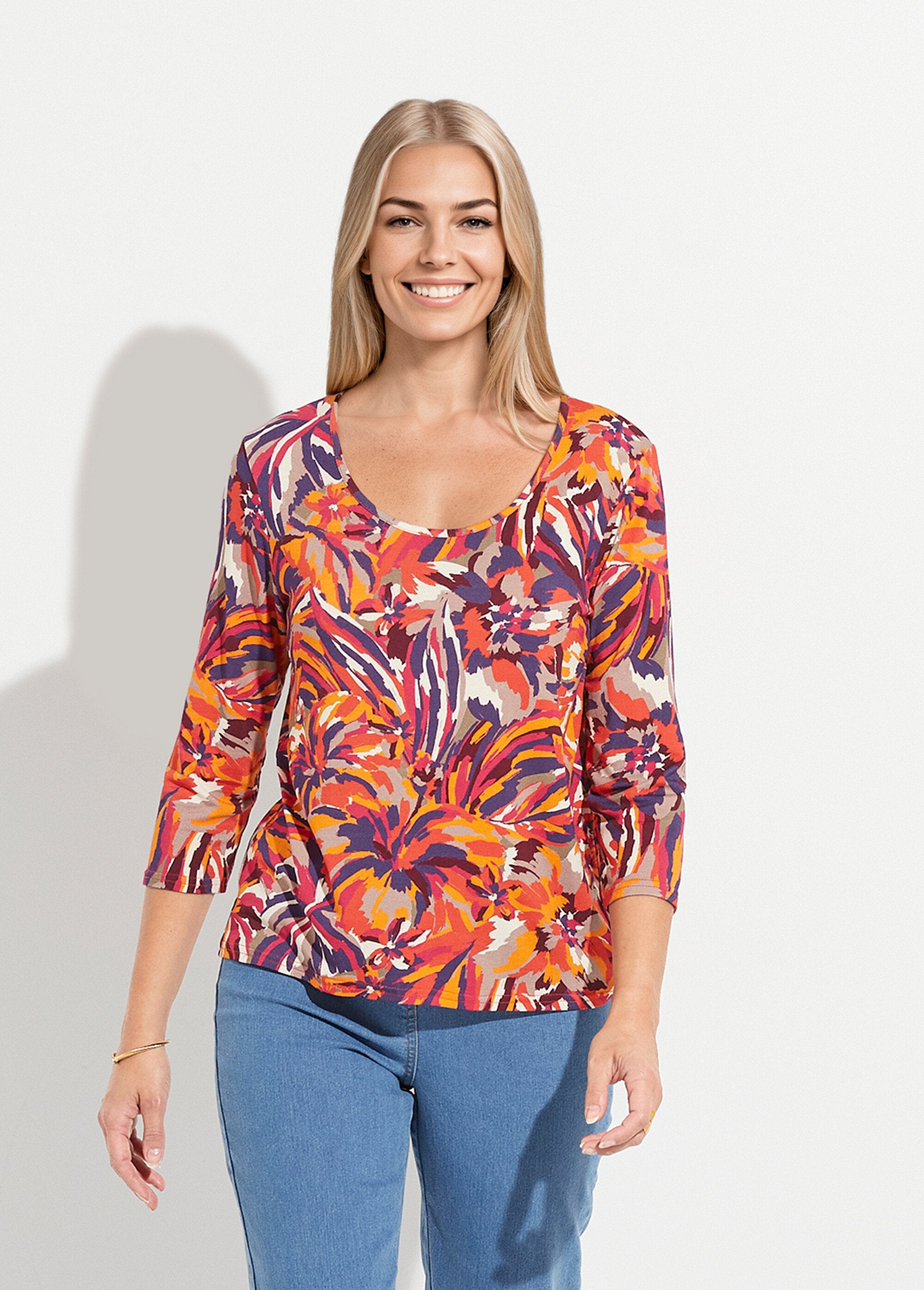 Round_neck_t-shirt_with_3/4_sleeves_Honey_print_FA1_slim