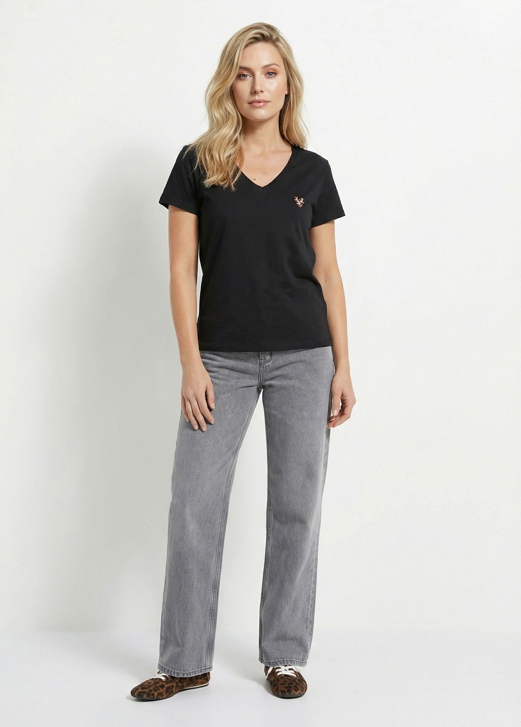 V-neck_T-shirt_with_neon_leopard_embroidery_Black_SF1_slim