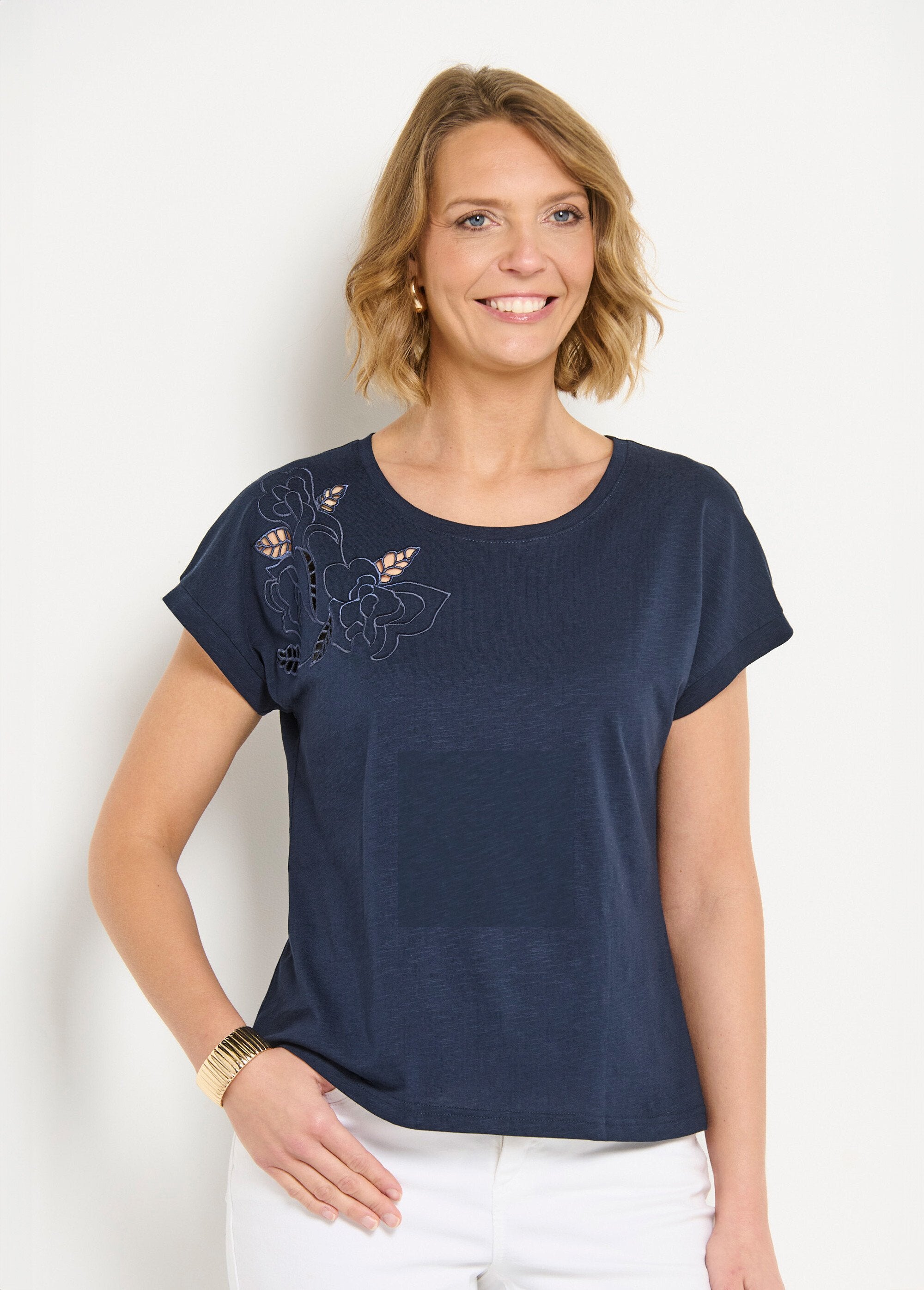 Plain_short_sleeve_openwork_embroidered_t-shirt_Marine_FA1_slim