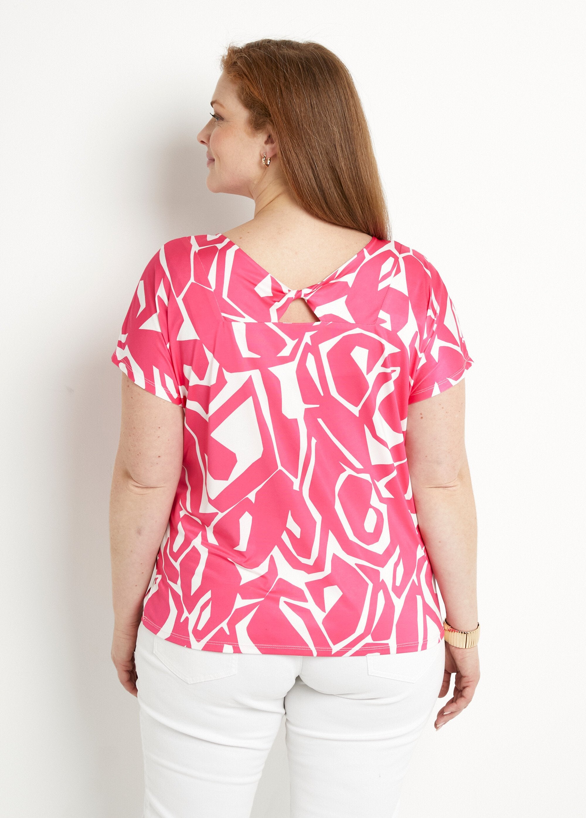 T-shirt_droit_court_col_V_imprimé_graphique_Fuchsia_et_blanc_DO1_curvy