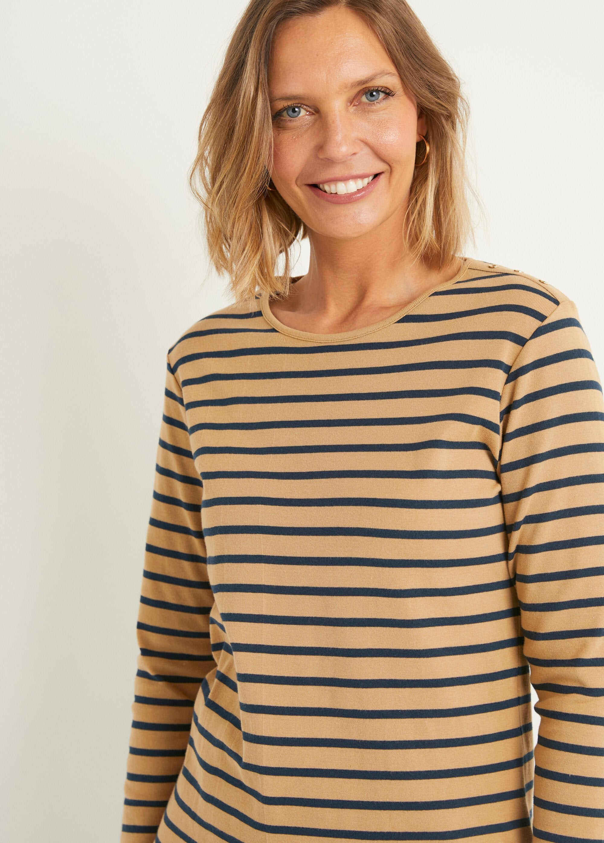 Long-sleeved_cotton_short_sailor_T-shirt_Camel_and_navy_DE1_slim