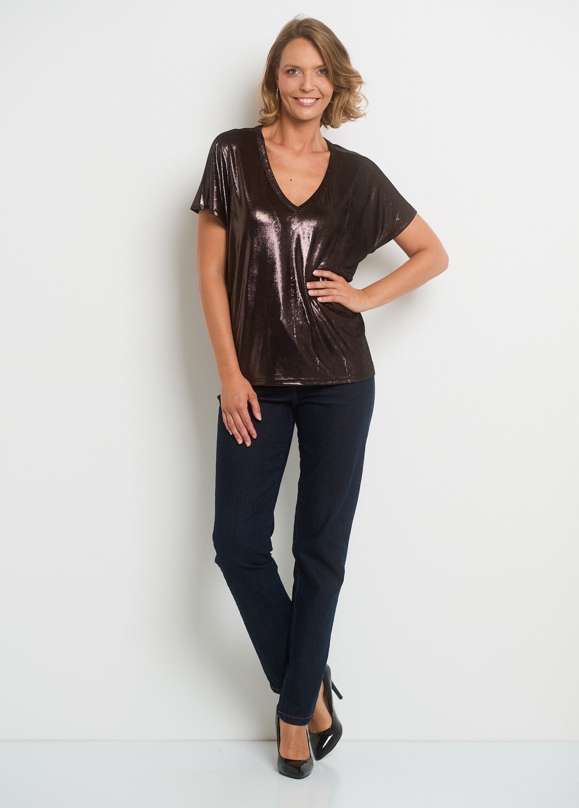 Metallic_V-neck_T-shirt_with_dropped_sleeves_Black_SF1_slim