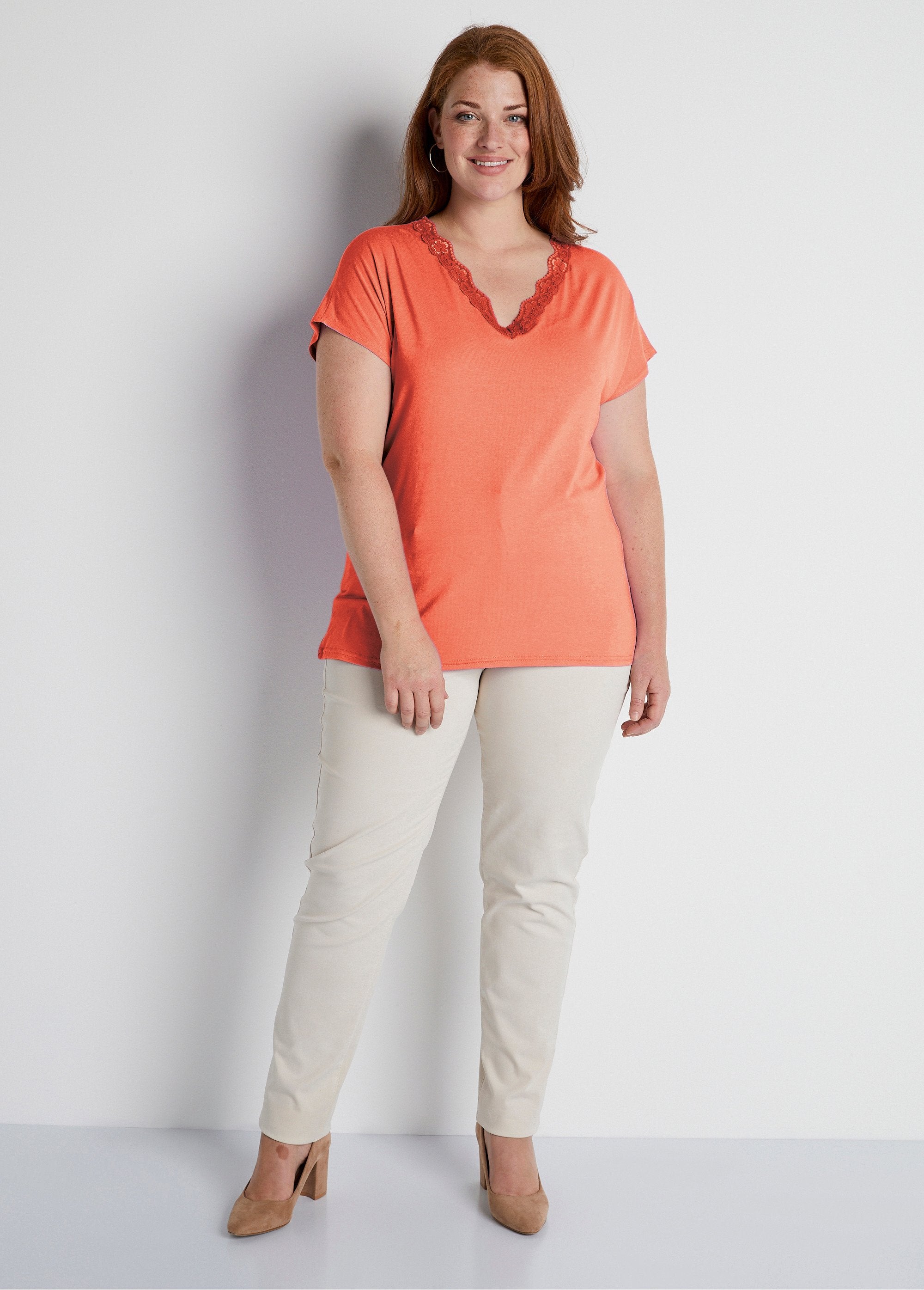 Short_stretch_lace_t-shirt_Coral_SF1_curvy