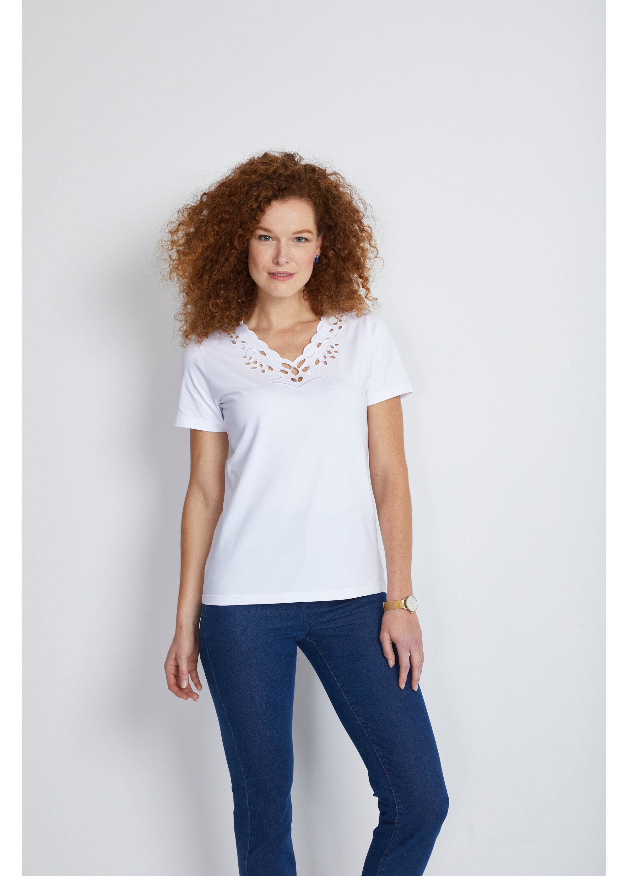 Embroidered_openwork_V-neck_T-shirt_White_FA1_slim