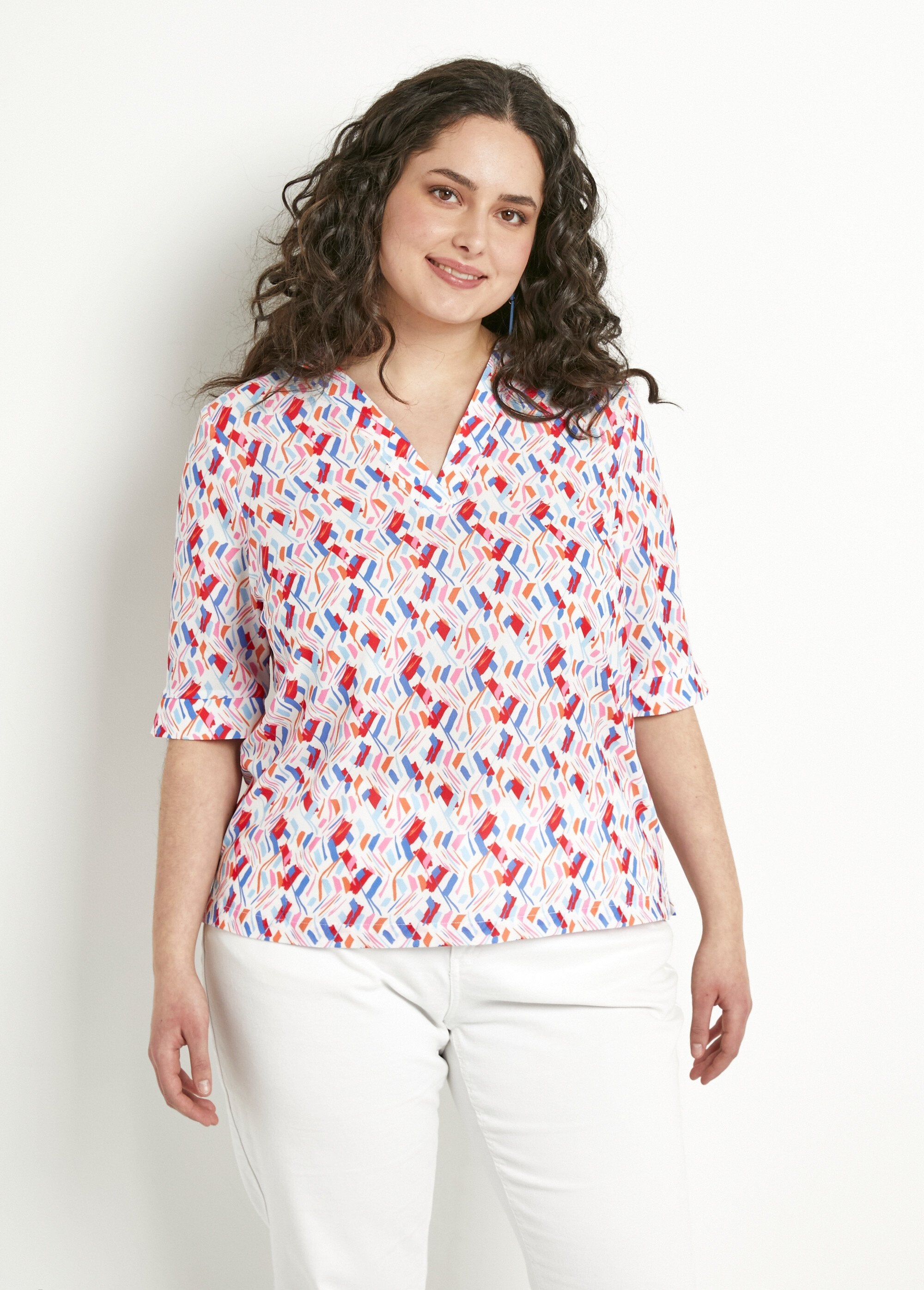 Straight_V-neck_tunic_with_short_printed_sleeves_Blue_and_pink_FA1_curvy