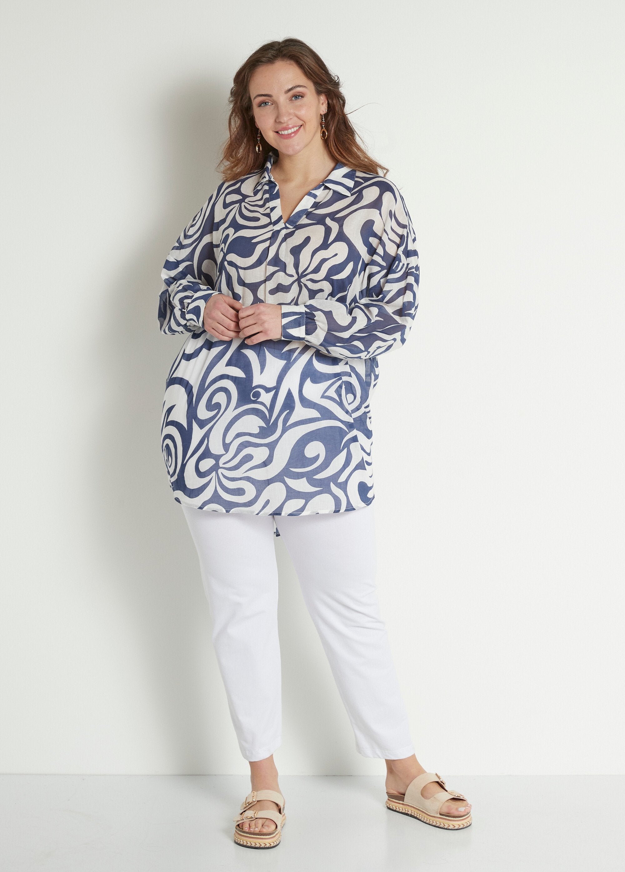 Long_cotton_voile_tunic_with_V-neck_Navy_and_white_SF1_curvy