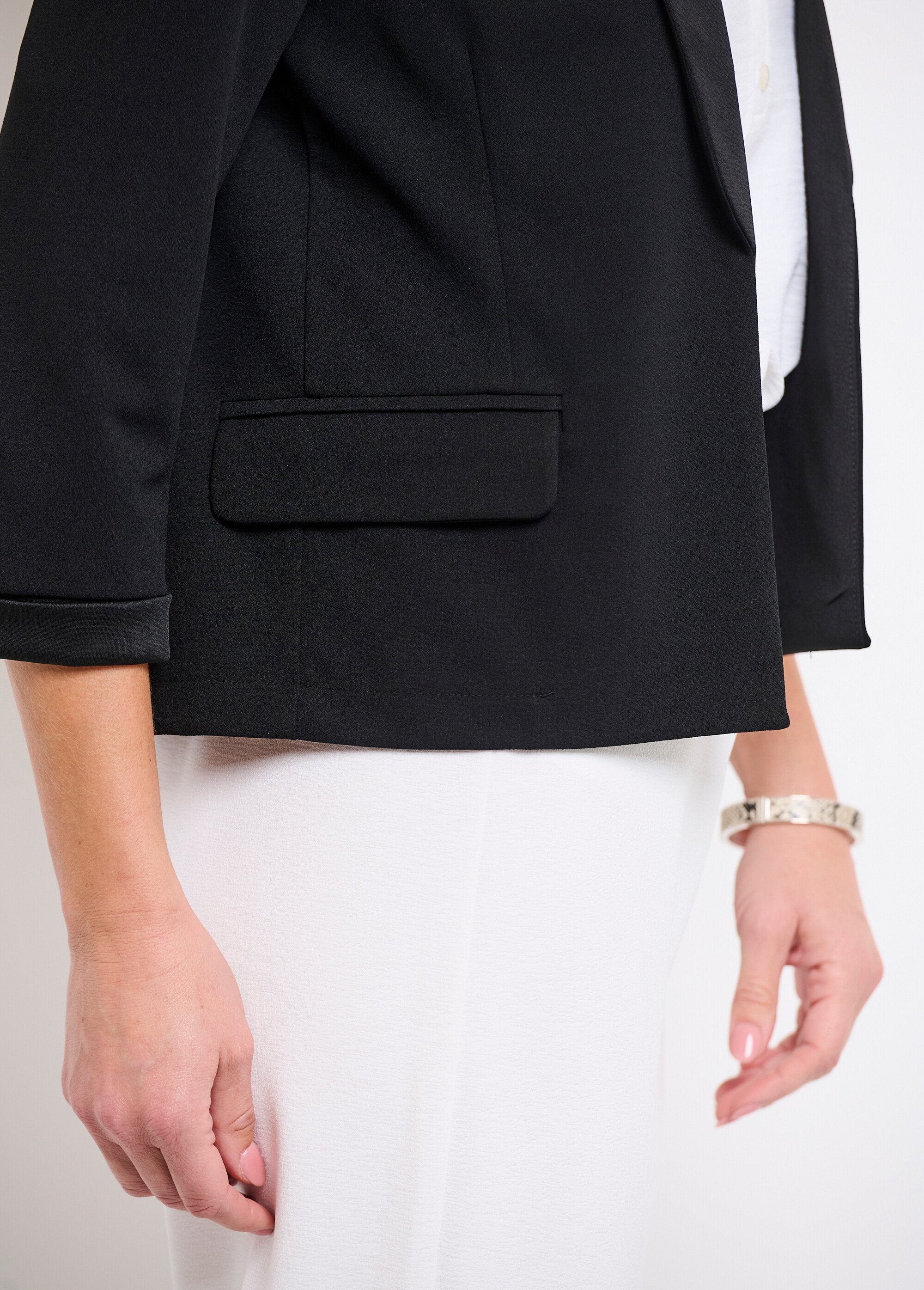 Short_plain_tuxedo_jacket_with_3/4_sleeves_Black_DE2_slim